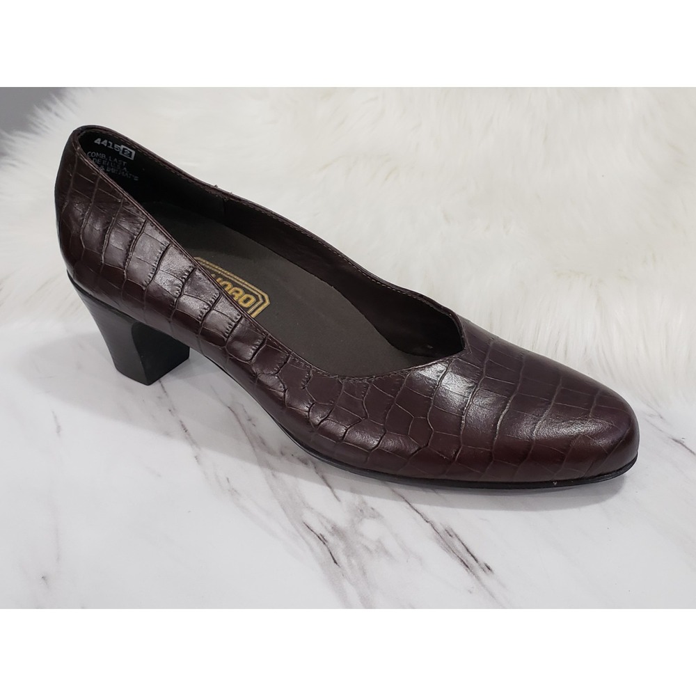 NEW NO BOX SIZE 7 NARROW Munro Croc Embossed Brown Block Kitten Heel Pump Prep